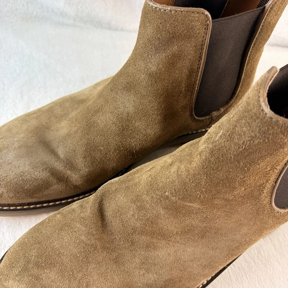 Clarks Men's Jaxen Chelsea Suede Ankle Boots Taupe 9.5 EUC Minimalist Comfort